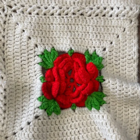 Crocheted Afghan Throw Blanket 3D Red Roses Granny Squares 51” X 52” - Picture 2 of 8